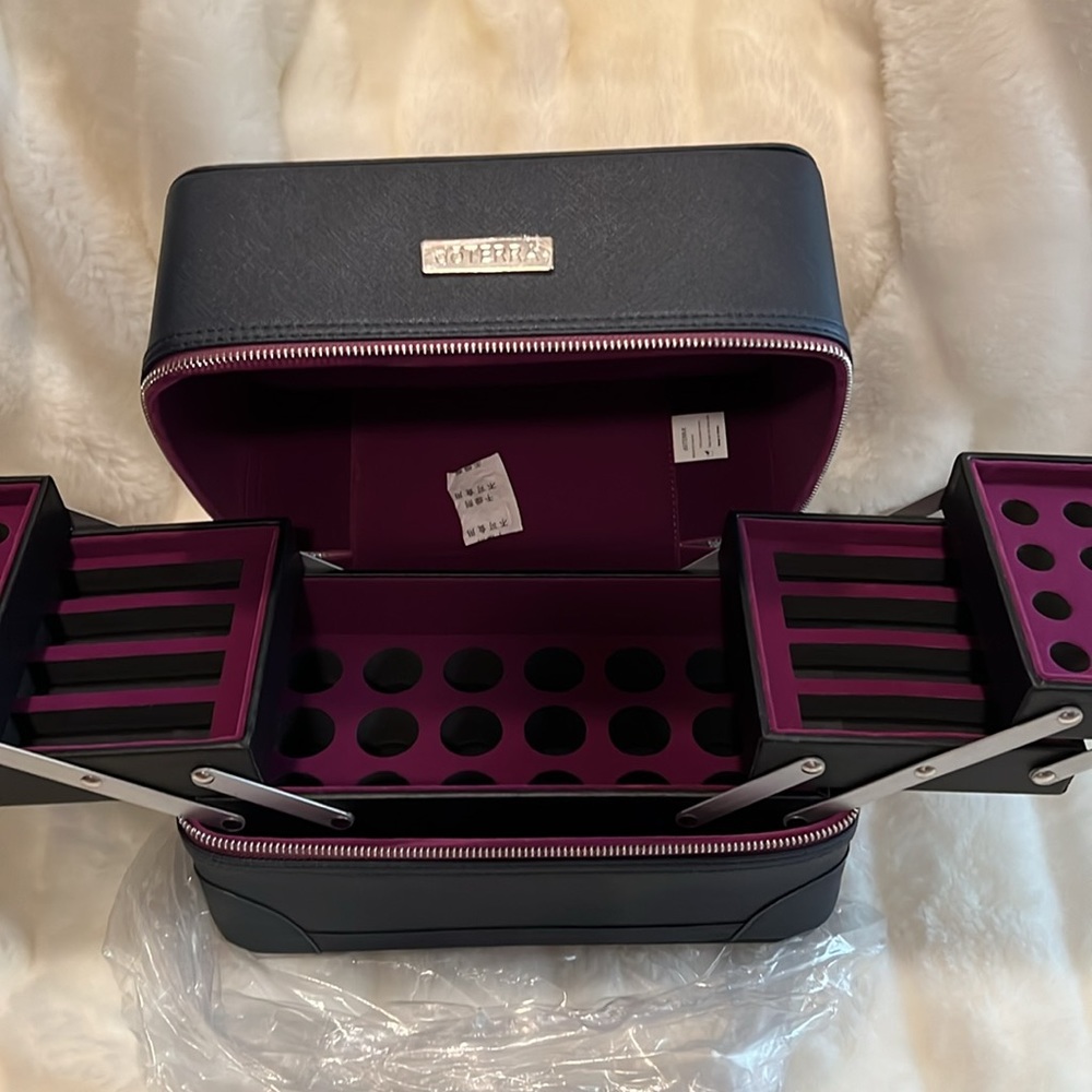 🤎🤎NWOT STUNNING 💜DOTERRA💜CARRY CASE. HOLD A TON OF OILS.